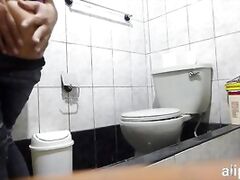 I record my girlfriend in the bathroom with hidden camera
