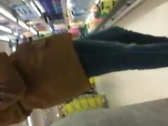 She  likes  the  bulge  supermarker